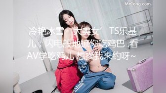 皮肤白皙的大奶女仆深夜诱惑狼友，奶子又大又软放肆揉捏精彩刺激，自慰逼逼呻吟撅着屁股等狼友来草不要错过