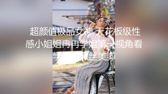  逼毛多多的萝莉小女人全程露脸全方位展示，丝袜诱惑淫声荡语互动撩骚狼友