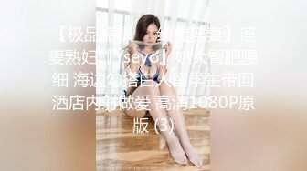 撕扯丝袜难道不是男人的快乐吗？看小姐姐如何自己扯丝袜