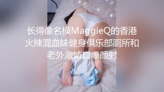 18岁大一骚母狗女友的美b自慰