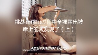 网红女神道具自慰，翘起美臀玻璃杯后入，深插到底，抚摸小穴揉搓