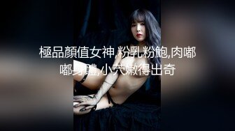 让性感身材美女穿上情趣用品在床上勾引我