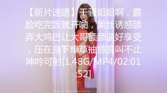  最骚佛山单亲妈妈勾引19岁高中儿子在儿子身边自慰呻吟真的是牛逼的不要不要的