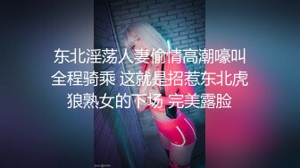 艹大屁股女友，隔壁有同事不敢出声