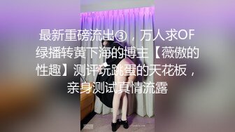 餐厅女厕蹲守蓝裙凉拖红趾甲小美女,红嫩的紧穴不用擦甩屁股就干