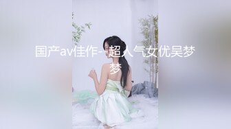   熟女探花专门喜欢搞熟女，撩起裙子一顿摸，骚女还挺享受，双腿肩上扛猛怼