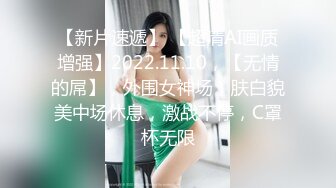 OF大眼萌妹「Yui Peachpie」情趣灰丝托着一对迷人美乳，脖颈戴着狗链全自动骑乘到喷水也不停