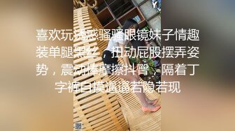   苗条妹子白嫩粉木耳戴套男上姿势狂插肛门，前面用道具，前后双插，女的要上天了不停的求饶