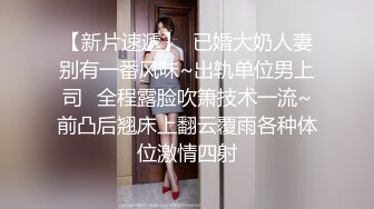 长发美少妇全裸自慰，粉色蝴蝶逼，不停爱抚阴蒂和外阴