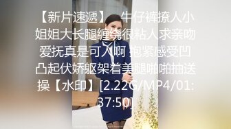 高价约大圈外围美女，20岁身材满分腰细胸大，埋头深喉插嘴，拉着双手后入猛顶，操的水声哗哗嗯嗯叫，搞得妹子瘫软了