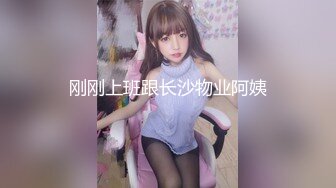 【KTV勾搭】深更半夜会所，直接包厢干00后嫩妹，拿着话筒自慰，下一个客人真倒霉 (2)