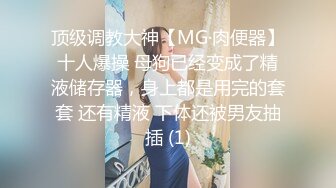  丝袜高跟露脸高颜值女模4P性爱现场直播，让小哥抗腿草尿了，场面淫乱刺激69舔逼交