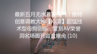 【新片速遞】  18岁微胖小姐姐❤️约帅哥哥到家里骑乘再后入~奶奶在大厅，只能轻轻摩擦❤️不敢发出叫声~屁股长得真是不错!