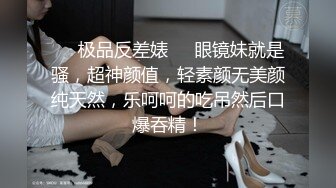 蓝衣背带裤妹子啪啪跪着口交站立翘屁股后入抽插猛操