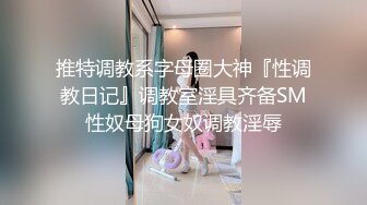  折扇戏红颜小哥按摩店勾搭技师玩双飞，骚逼给小哥玩奶推，让小哥边草边摸