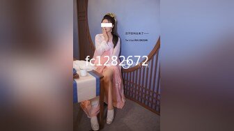 短發漂亮少婦吃雞啪啪 大白天來到樓梯道光屁屁在地上被無套輸出 最後口爆吃精