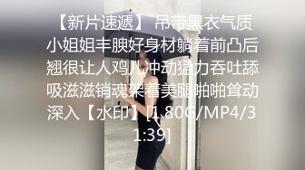 十一月最新流出大神潜入水上乐园更衣室四处游走偷拍换衣服的美女三个在小隔间换衣服的学妹