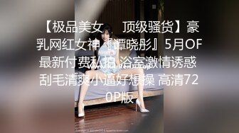 风骚大学生的户外激情，公共厕所内啪啪学妹洗漱台前对着镜子干一下，口交大鸡巴抠她穴，爆草抽插后入捏奶子