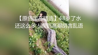 性感黑衣御姐风情销魂，真是顶级尤物啊，时尚撩人苗条大长腿，趴在鸡巴上挑逗，欲望沸腾啪啪猛力狂操