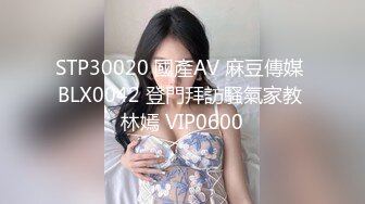 绿帽让妻子趴着接受3p