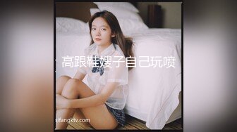 商场女厕偷拍 长的还不错的短发美女的小黑B