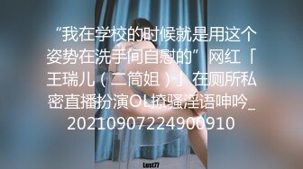 鸡巴粘墙上就可以玩后入了