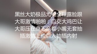 碉堡了！户外公共卫生间真实偸拍一对小情侣厕所造爱，开房钱都省下了