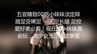 颜值区爆乳风骚女友全程露脸激情大秀，性感的漏奶连体黑丝情趣装