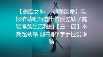 主题酒店热恋小情侣开房操逼自带情趣装小伙拨开内裤扣小穴