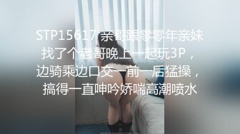 熟女的风情诱惑，全程露脸黑丝高跟情趣装，伸着舌头要舔狼友大鸡巴，揉奶玩逼掰开等狼友来草，逼逼饥渴难耐