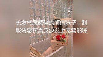  00后小淫娃炮友两三分钟没艹爽，继续拿性玩具自慰，炮友凑上来舔奶