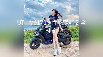 【小小寻花】新晋老哥探花，丰满大奶外围骚女，玩的很花，大奶子乳交，跪在沙发后入