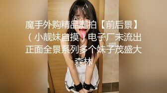 热情的性与美丽的宝贝在她的黑色礼服