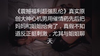   下药迷翻丰满的美女同事各种奇葩姿势玩弄她的大肥鲍