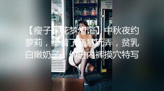 带粉丝给上门的妹子加钱说服她一块玩3P