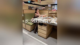 巨乳美女，观众面前使劲摇晃，礼物不停，笑容甜美~ 