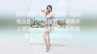 良家小姑娘穿着睡衣跟狼友撩骚，让小哥在镜头前扒光了，口交大鸡巴让小哥吃奶舔逼，按在沙发上爆草抽插刺激