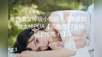 【原档首发】可爱的红发女郎多莉·戴森和查理·迪恩在海滩上玩得很开心