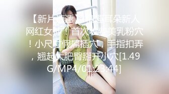 ❤️❤️操蜜桃臀极品小女友，黑白丝袜美腿，扭腰摆臀想被操，后入一顿猛怼，射太快没爽够，震动棒自慰