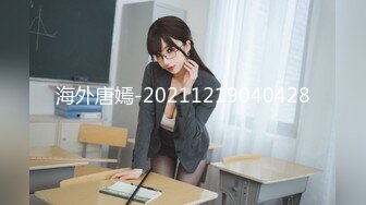 抄底身材火辣的蕾絲內內美女故意在面館門口賣騷