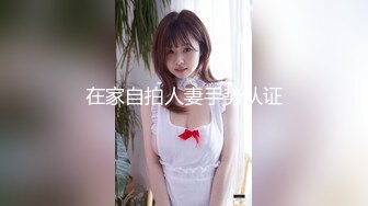 【新片速遞】  单位女厕全景偷拍美女同事的无毛小光板