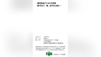 商城跟随偷窥漂亮牛仔裙小姐姐 撅着屁屁穿着白色小内内走路一摆一摆好快