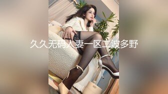 床上的骚男与渣女，露脸4个一起玩耍，一个玩逼一个草嘴，各种道具齐上抽插骚逼玩奶子，另外一个草嘴如草逼有激情