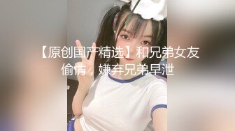 给哥哥穿着牛仔裤吹