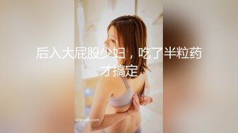  粉穴红唇骚骚美女大战头套男，舔奶子撕裆揉逼跳蛋震动很享受