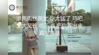 蜜臀少女JK美少女，无套和炮友各种体位做爱，大美臀，后入、女上位都骚叫的不行，最后内射爽歪歪！