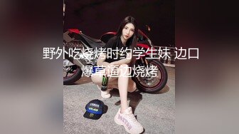 老公刚上班丰满迷人妈妈就被儿子抱紧紧揉奶亲吻爱抚