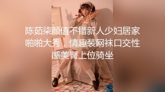 小公园里衣服都没来的及脱