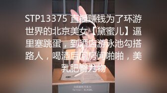 18超清纯妹子今天和闺蜜多人群P激情，00后三女两男道具互插啪啪，骑乘后入一人一个，掰开嫩穴假屌抽插揉阴蒂