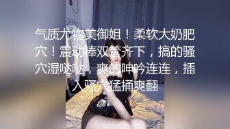 直播间里的骚姐妹镜头前大秀直播，揉奶抠逼道具抽插，姐妹互草拿着假鸡巴后入激情，听狼友指挥浪叫精彩刺激